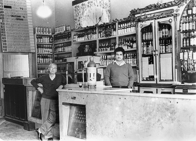 Bar do Cruzeiro; Boles, o garçom; e Luiz, o caixa |