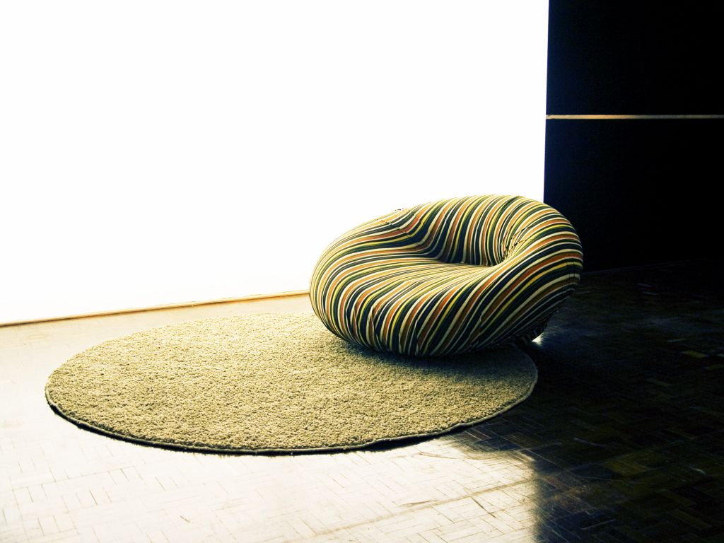 Entre os trabalhos finalistas profissionais, na categoria residencial, está a Poltrona Gloan. Leve, confortável e de fácil transporte, reutiliza câmaras de pneu | Divulgação