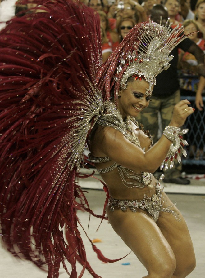 Viviane Araújo é a rainha da bateria da Salgueiro |