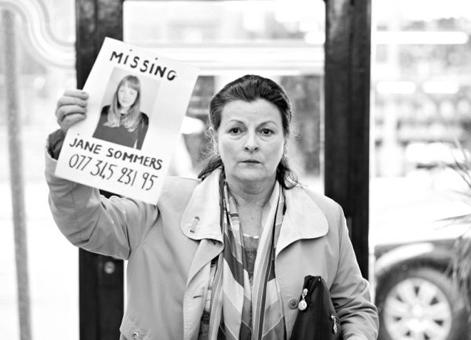 A britânica Brenda Blethyn é a mãe de um rapaz morto pelo terrorismo em London River |