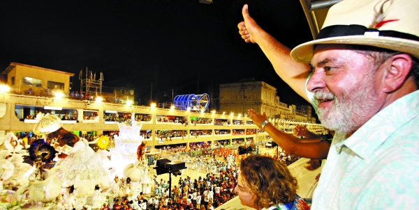 Lula entrou no sambódromo quando a Império Serrano já estava desfilando, em tática para evitar vaias | Ricardo Stuckert/ABr