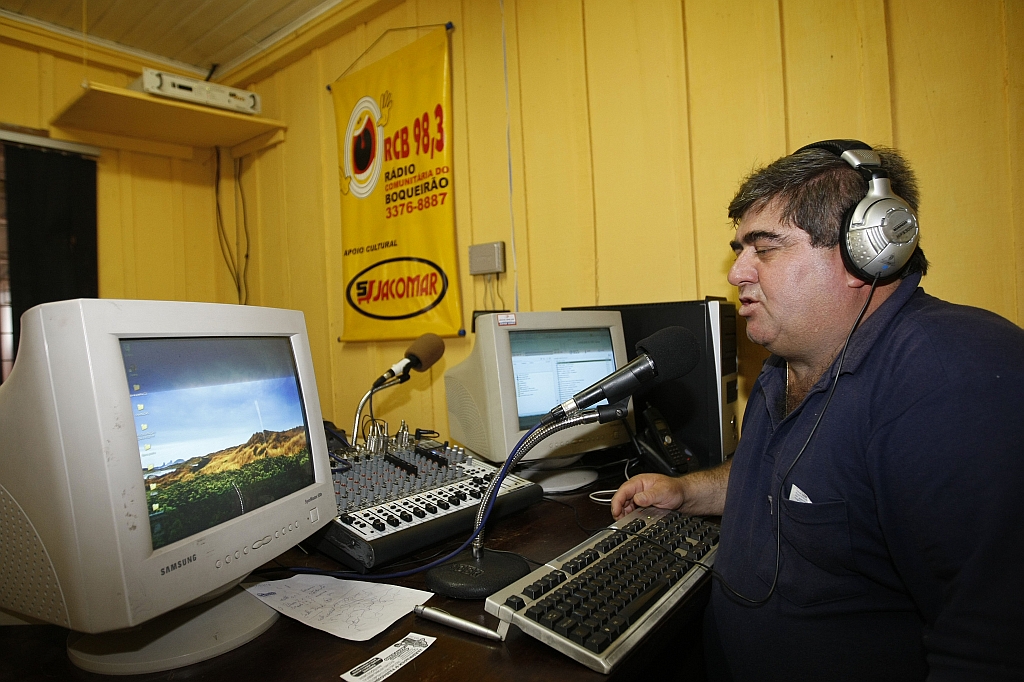 Rádio Comunitária do Boqueirão (RCB FM), que opera legalmente na frequência de 98,3 MHz. | Pedro Serápio/Gazeta do Povo