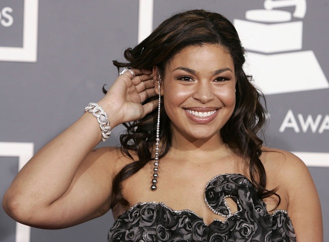 Jordin Sparks fez questão de exaltar o seu par de brincos no tapete vermelho | 