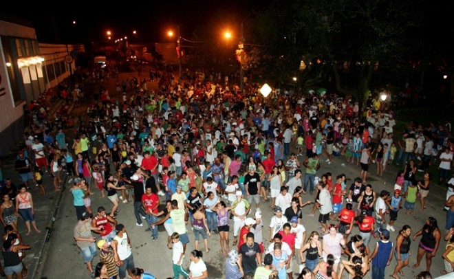 Baile público animado em Morretes. | 