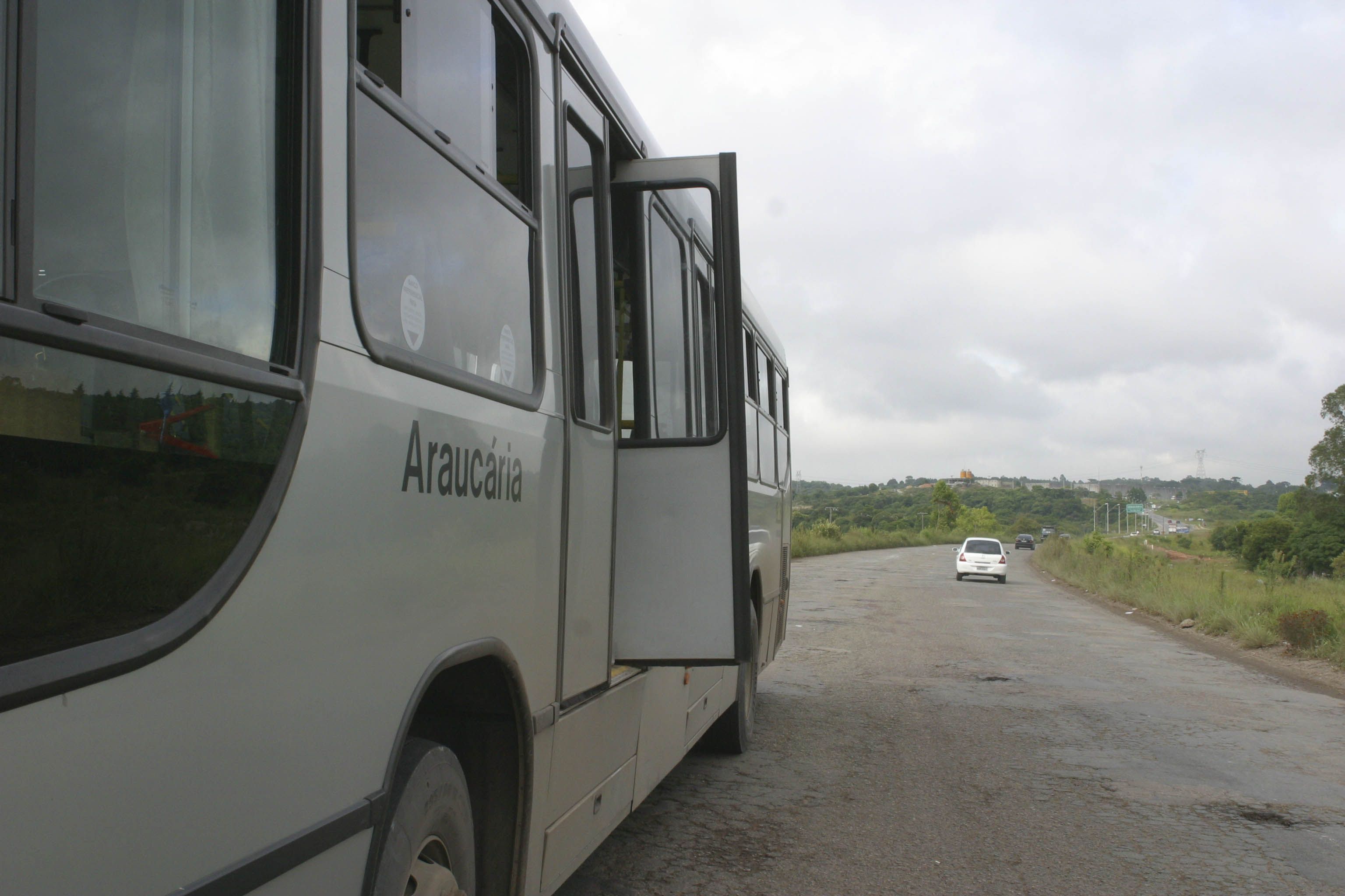 Mulher caiu do ônibus e acabou sendo atropelada pelas rodas traseiras do veículo | Daniel Derevecki - Gazeta do Povo