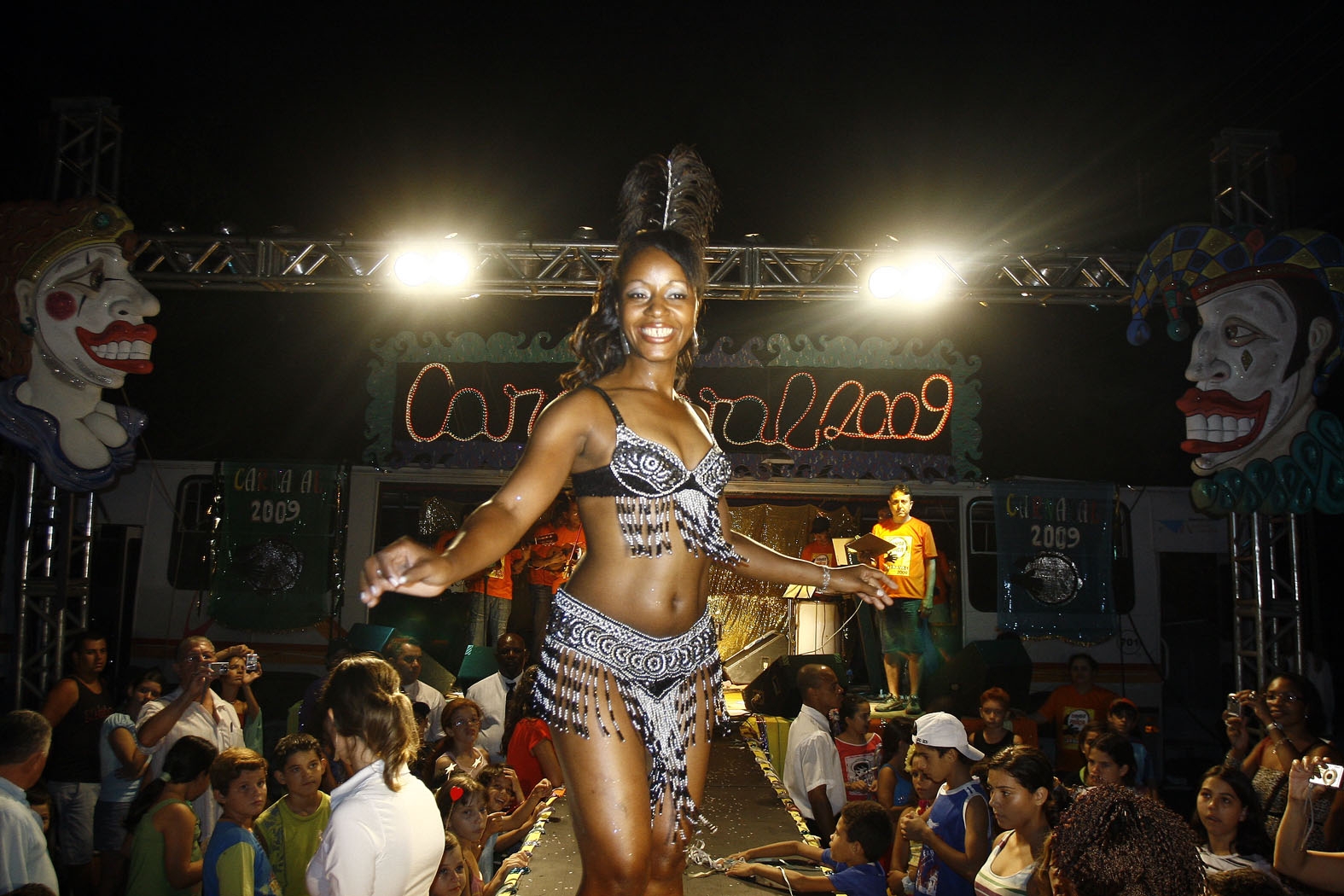 O concurso Rainha do Carnaval Samba na Praça atraiu centenas de pessoas de vários bairros que torceram pelas candidatas | PMM