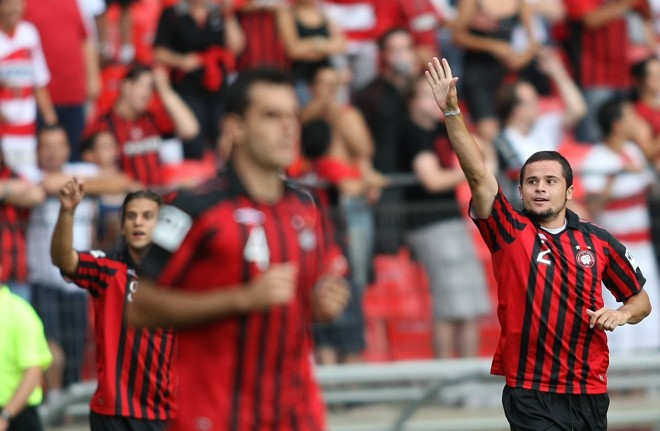 Mesmo improvisado, autor do primeiro gol rubro-negro foi bem no jogo | 