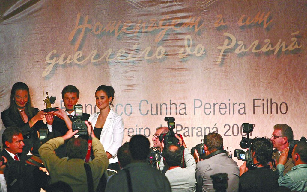 Ana Amélia, Guilherme e Cristina, em 2007, no evento que concedeu a Francisco Cunha Pereira Filho o troféu Guerreiro do Paraná | Jonathan Campos/Gazeta do Povo