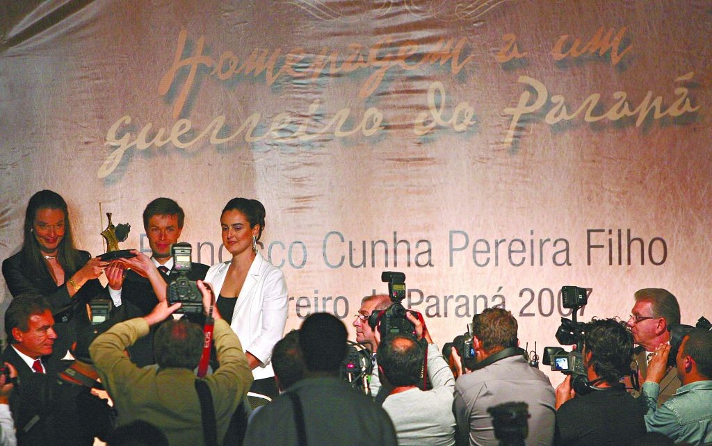 Ana Amélia, Guilherme e Cristina, em 2007, no evento que concedeu a Francisco Cunha Pereira Filho o troféu Guerreiro do Paraná