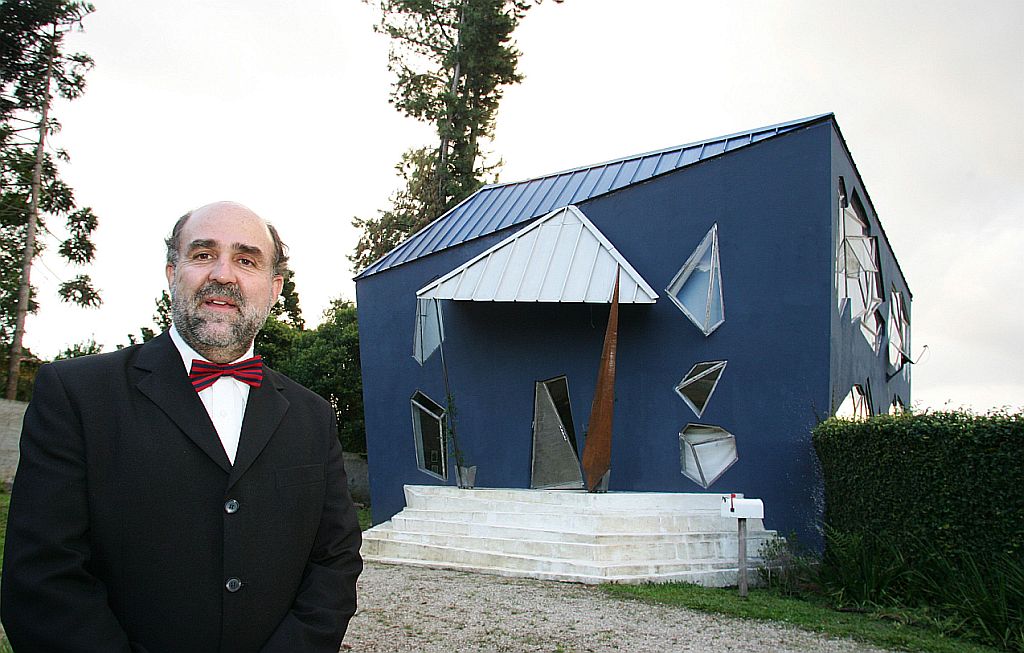 Luiz Reis e a sua casa bioclimática: ar-condicionado, aquecedor e ventilador são utensílios dispensáveis no local | Rodolfo Bührer/Gazeta do Povo