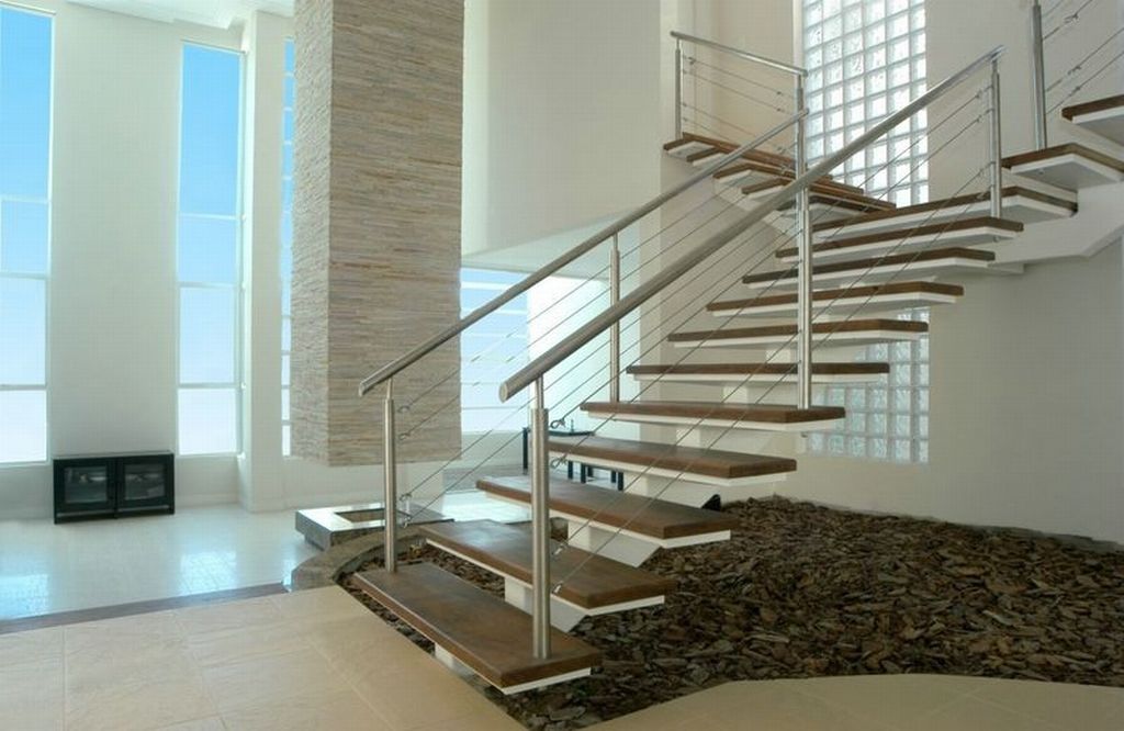 Projeto de escada de Elaine Zanon e Márcia Fujimoto com estrutura metálica | Márcia Fujimoto/Divulgação