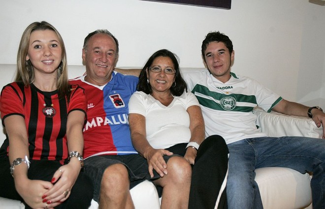 Sem unanimidade, a família Centenaro curte futebol e os times da capital | Pedro Serápio/Gazeta do Povo