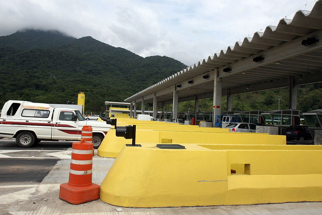 Em São José dos Pinhais estão duas das cinco praças de pedágio que cercam Curitiba: a primeira, de 1998, leva ao litoral do Paraná; a segunda, inaugurada mês passado, conduz ao litoral catarinense | Valterci Santos/Gazeta do Povo
