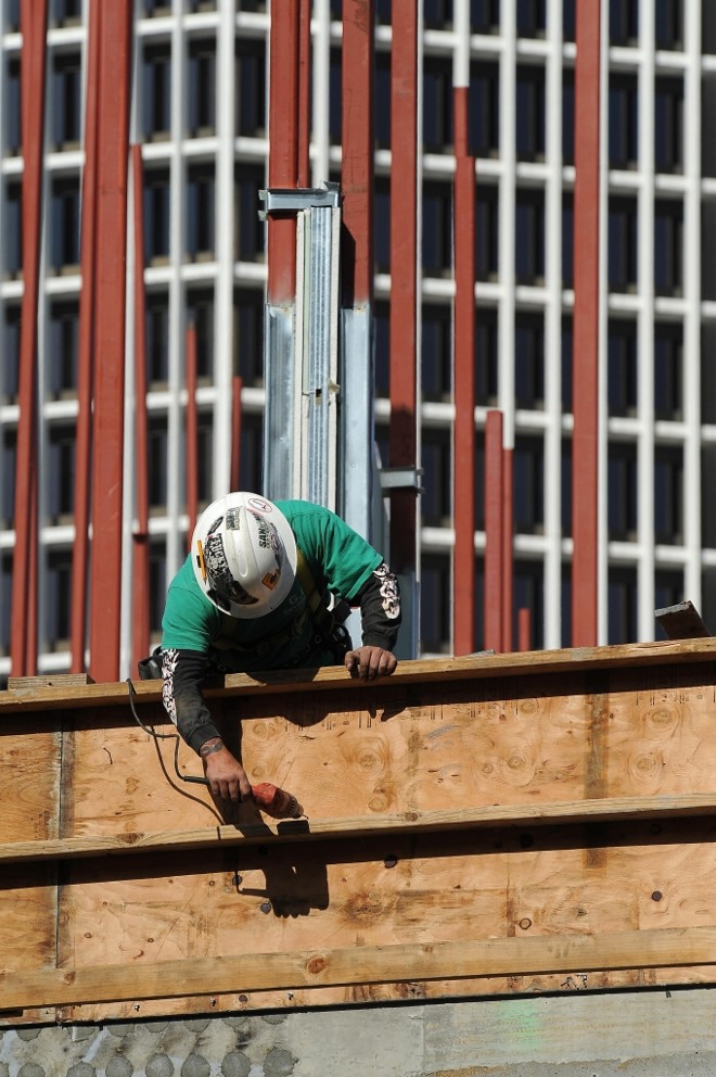 Obra em Los Angeles: venda de casas nos EUA cresce após 6 meses em queda livre | Robyn Beck/AFP