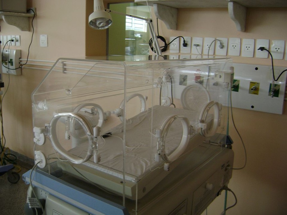 Leito vazio na UTI pronta: governo, hospital e prefeitura de Santo Antônio da Platina investiram R$ 680 mil na unidade | Marco Martins/Gazeta do Povo