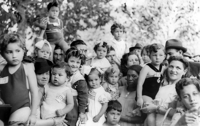 Crianças curitibanas em concurso de robustez, em 1940 | 