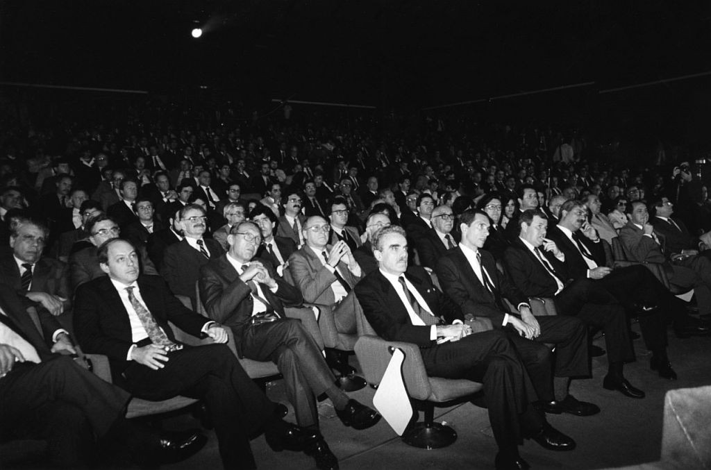 Francisco Cunha Pereira Filho, em 1989, ao receber o prêmio da Revista Exame: projeção nacional na área da comunicação