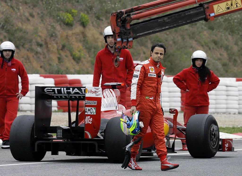 Felipe Massa deixa o carro da Ferrari após conseguir o segundo melhor tempo | Josep Lago/AFP