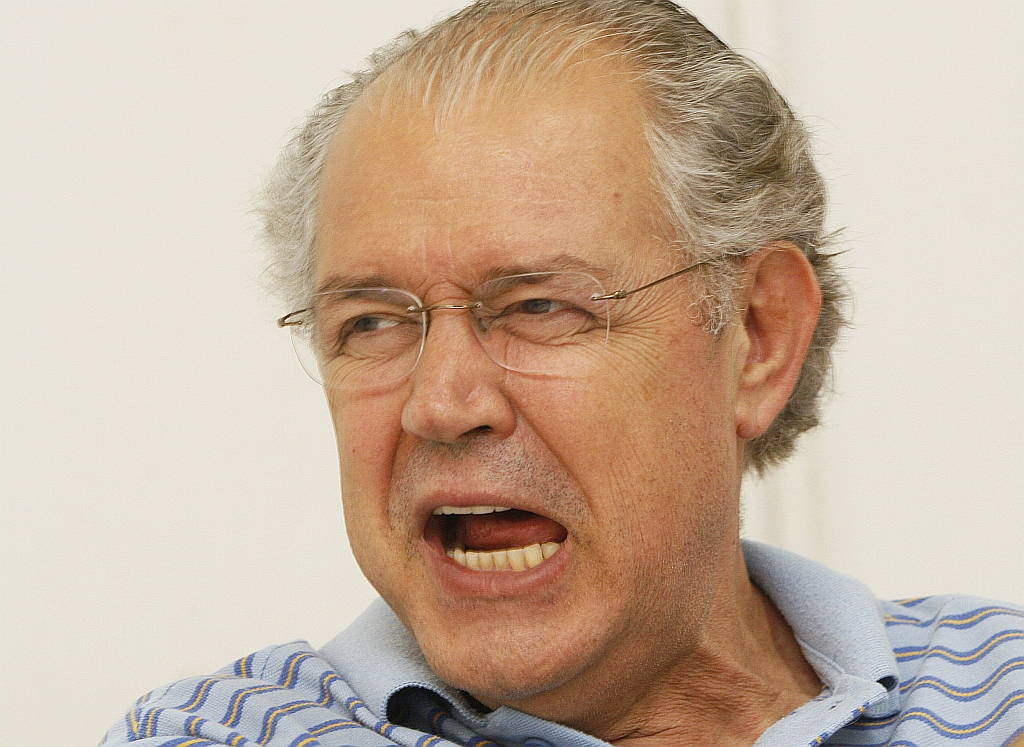 Eu quero formatar, apresentar e fazer um novo modelo administrativo totalmente comunitário e totalmente transparente para demonstrar que existe a possibilidade de fazer um governo transparente. Luiz Carlos Hauly, candidato do PSDB | Gilberto Abelha/Jornal de Londrina