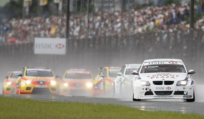 Andy Priaulx, tri-campeão do WTCC, seguido pelo brasileiro Augusto Farfus Júnior: 5ª posição (com Farfus) foi o mais longe que BMW chegou | 