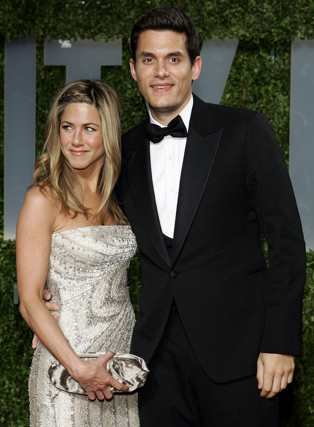 Jennifer Aniston estava acompanhada de John Mayer na festa do Oscar 2009 | Reuters/Danny Moloshok