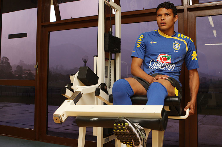Antes de ir para o campo, encarar o dia chuvoso, jogadores fizeram aquecimento na sala de musculação | Divulgação