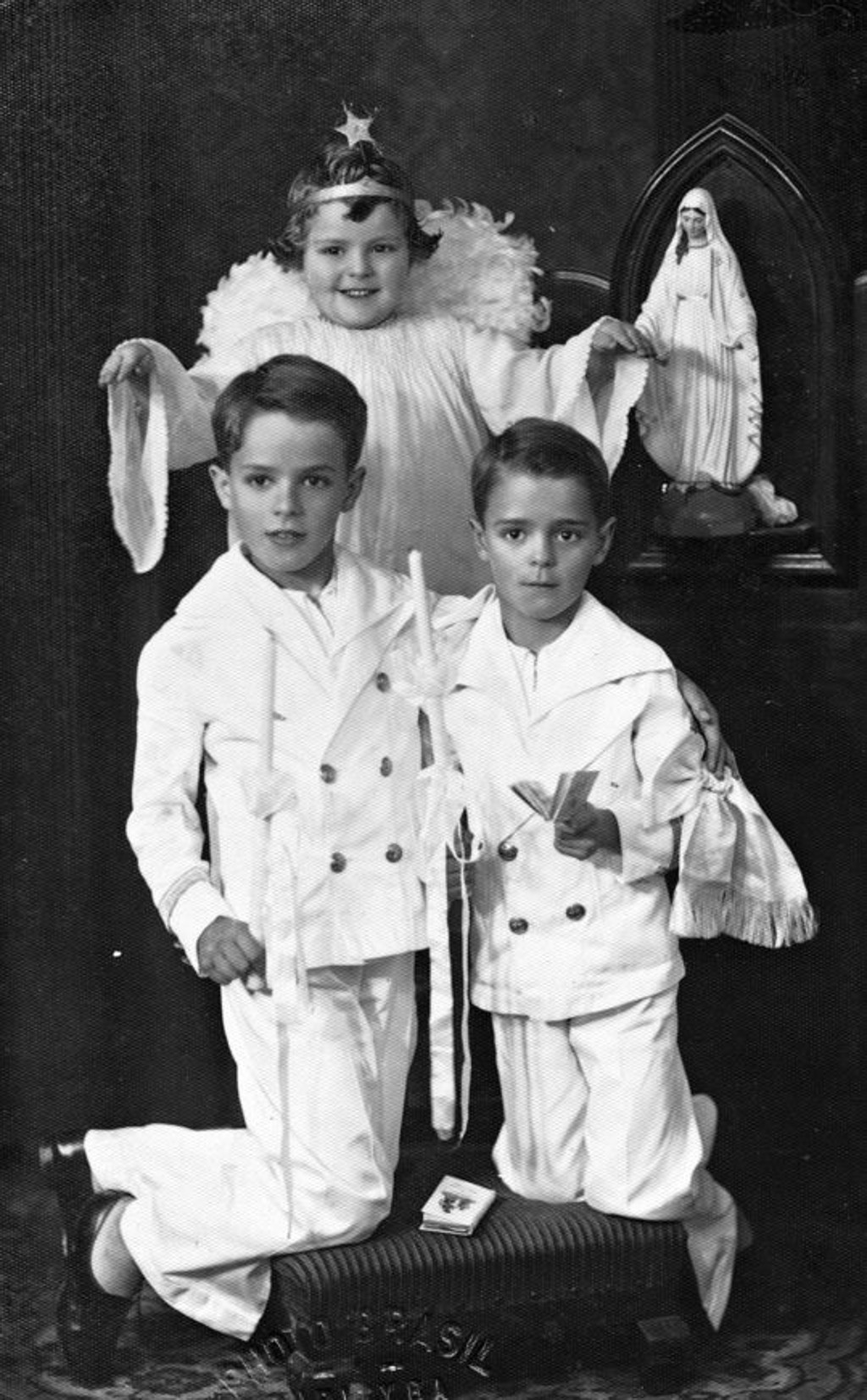 Foto da Primeira Comunhão, ao lado do irmão Lincoln, em 3 de outubro de 1935