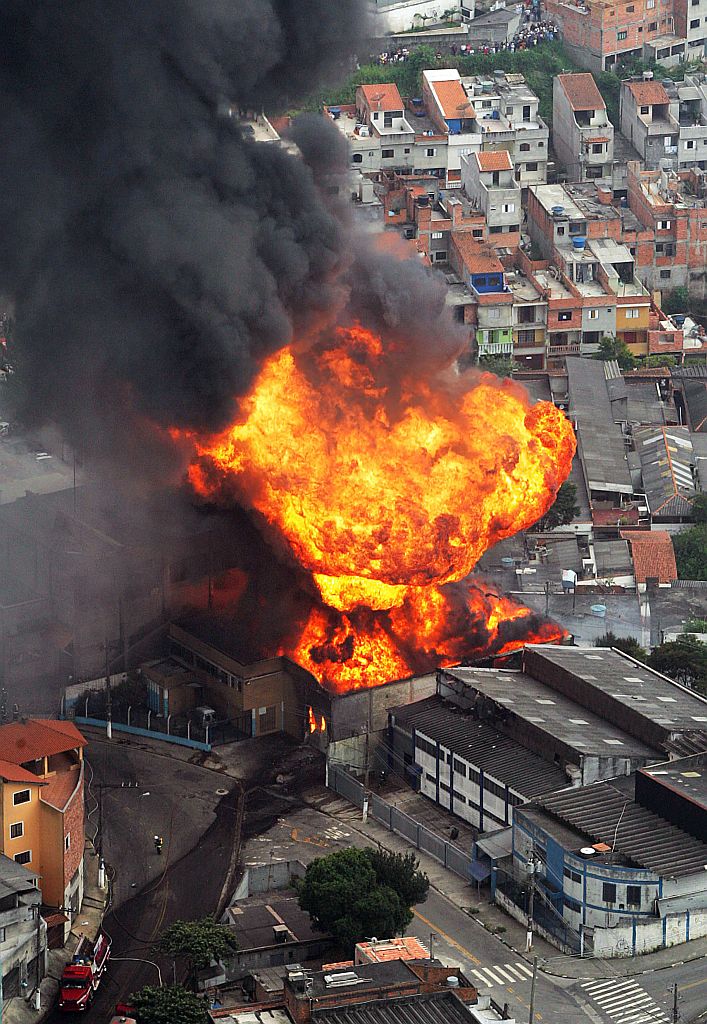 Fogo no depósito da Di-All Química: bombeiros acusam empresa de funcionar irregularmente | Antonio Milena/AE
