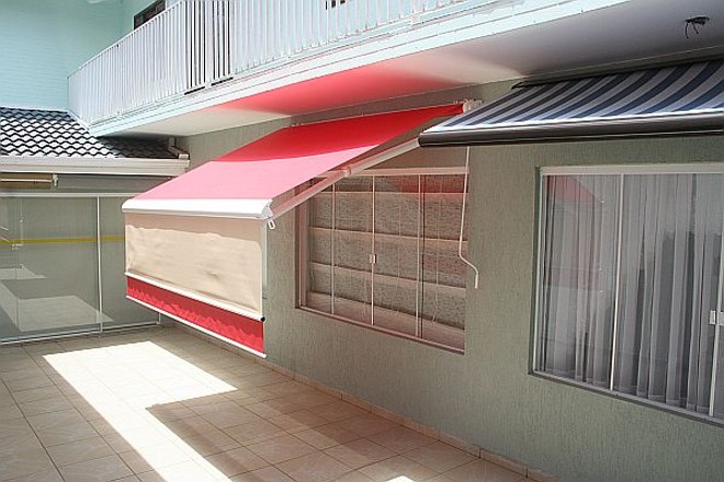 Toldo em lona acrílica, fabricado pela Stobag e instalado pela Irma Decorações. | 