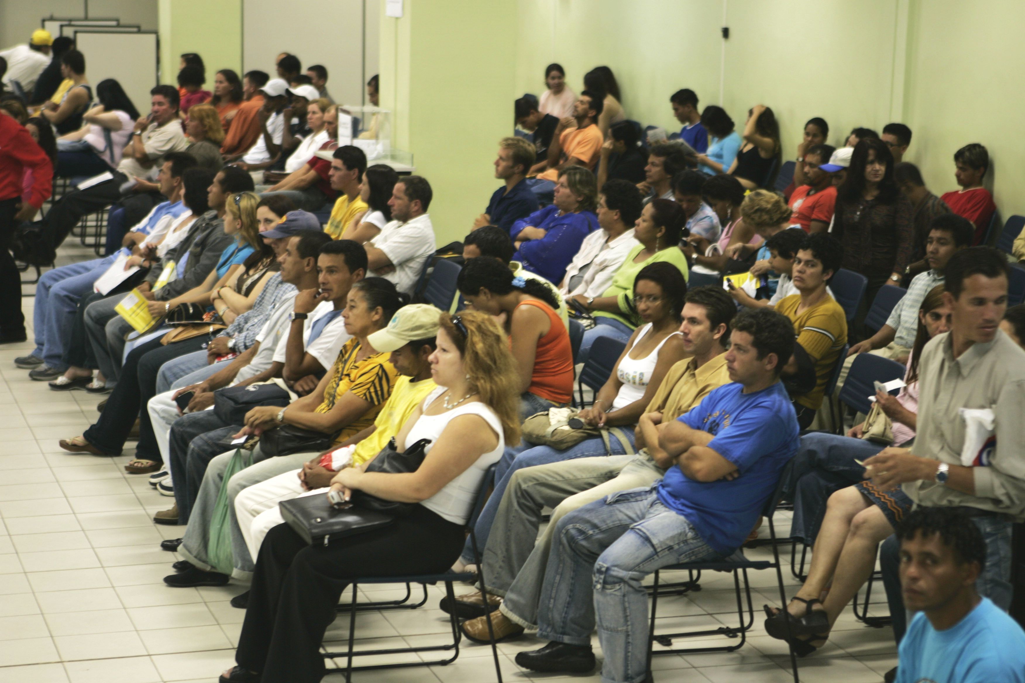 Organização na hora de procurar emprego pode aumentar a chance dos candidatos. Segundas-feiras não são um bom dia para buscar uma vaga no mercado de trabalho | Antonio Costa/Gazeta do Povo