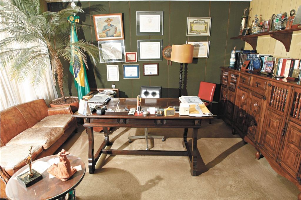 Sala de Cunha Pereira na sede da Gazeta do Povo, de frente para a Praça Carlos Gomes, no Centro de Curitiba. Local foi mantido intato nos três anos em que o diretor-presidente se afastou para cuidar da saúde