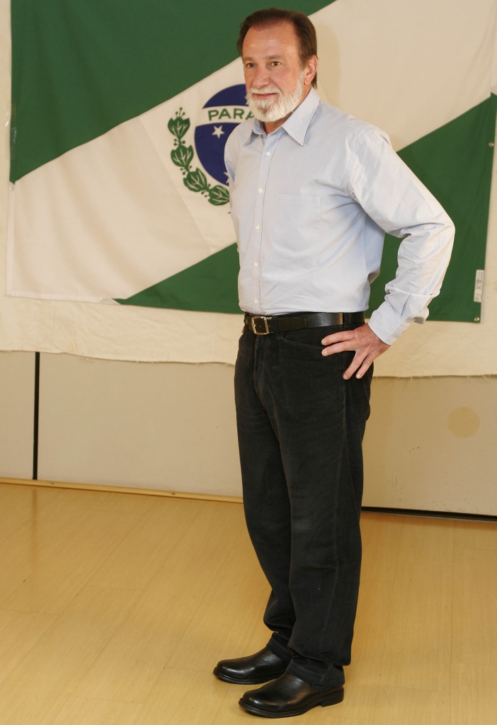 (A aliança com os tucanos) depende da postura do PSDB no futuro. Por enquanto, não há impedimentos para se conversar com o PT.Osmar Dias(PDT), senador e pré-candidato declarado ao governo do estado em 2010 | Rodolfo Bührer/Gazeta do Povo