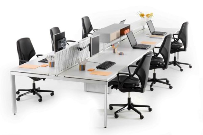 Linha Linear, da Giroflex: conjunto de móveis com traços retos e de variedade de acessórios |