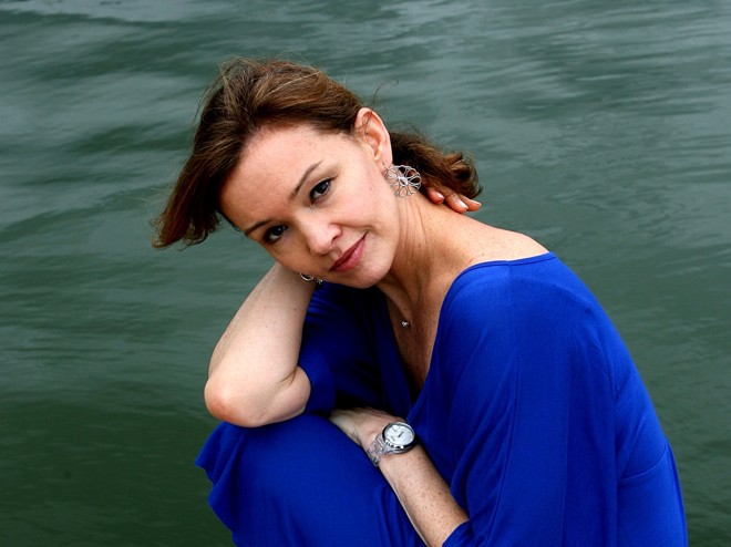 Júlia Lemmertz protagoniza ao lado de Marco Ricca o novo seriado da Rede Globo |