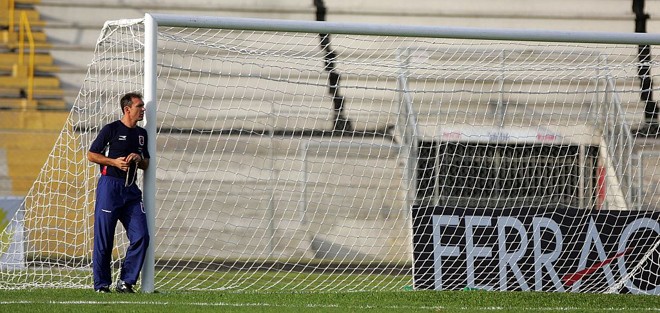 O técnico Wágner Velloso, do Paraná, teve vários problemas para montar a equipe que joga hoje no ABC. Treinador quer ver o Tricolor como time grande | Daniel Castellano/Gazeta do Povo