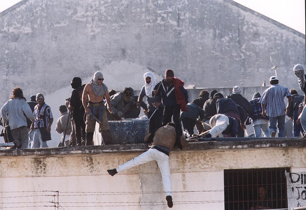 Motim na Penitenciária Central do Estado, em Piraquara, em 2001: ligados ao PCC, detentos rebelados pediam transferência para outros estados | Edson Silva/Arquivo Gazeta do Povo