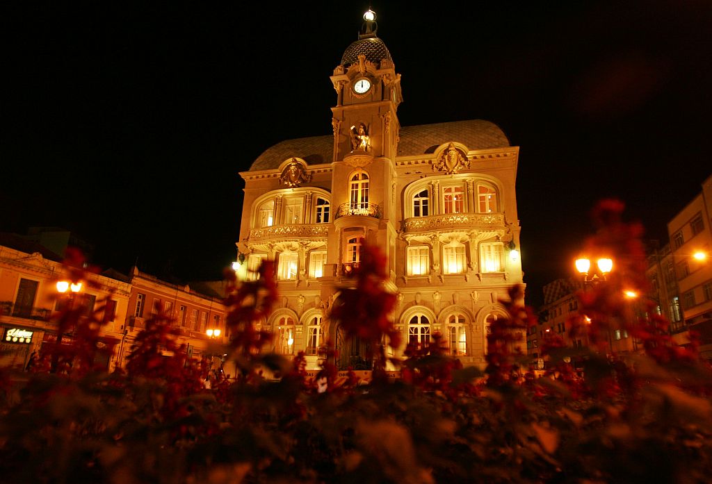 Os quatro pisos do Paço Municipal que ganhou nova iluminação abrigarão cafeteria com piano, livraria de autores paranaenses, biblioteca, sala de cinema, estúdio de música e sala de exposições, entre outras opções culturais | Pedro Serápio/Gazeta do Povo