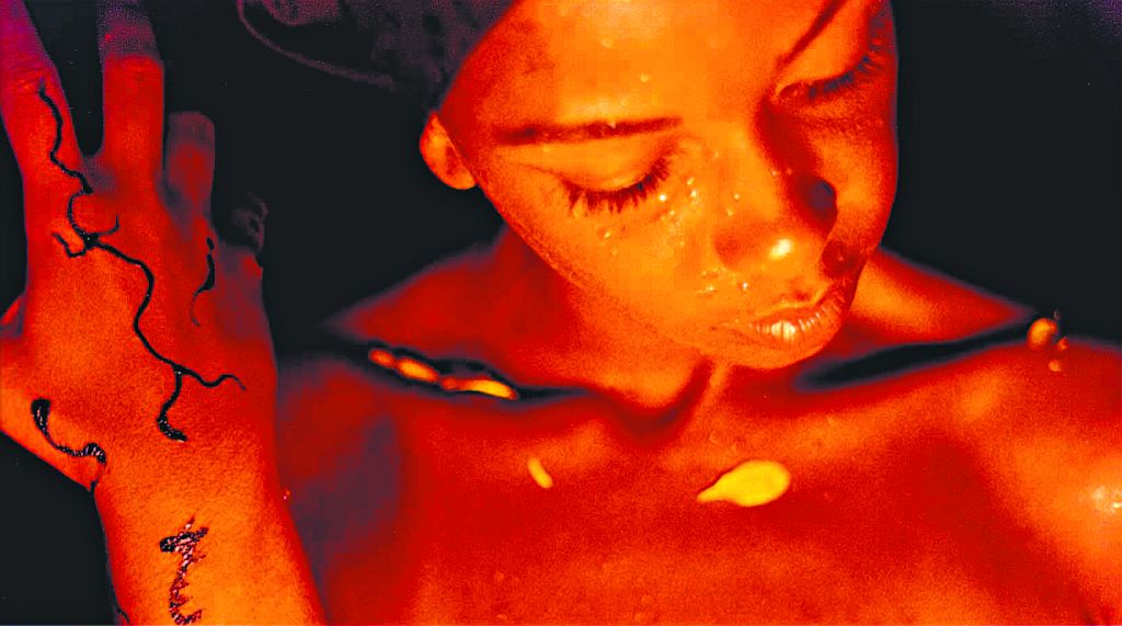 Amêsa, com os baianos da Cia Teatro da Gente e texto do autor angolano José Mena Abranches, estreia amanhã, às 12 horas, na Sala Londrina |