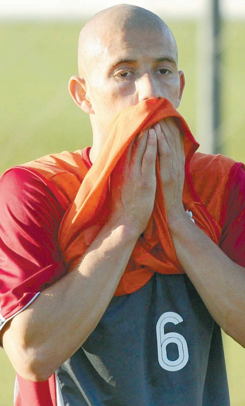 O lateral Nei, fora de ação desde agosto de 2008, conta os dias para voltar a jogar | Giuliano Gomes/Gazeta do Povo