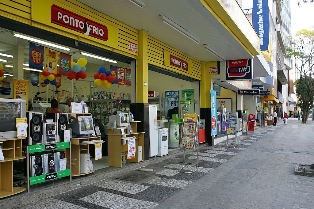 Loja da Ponto Frio em Curitiba: para analistas, momento é inadequado para a negociação | Antônio Costa/Gazeta do Povo