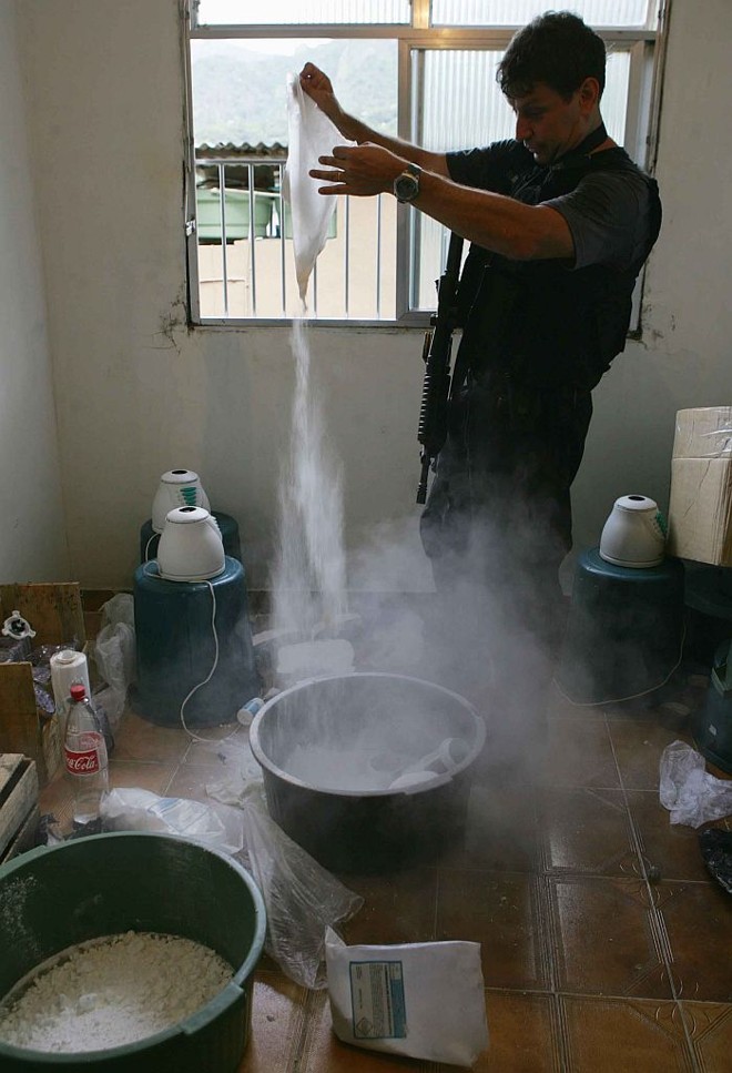 Laboratório na Rocinha: droga refinada era misturada a outras substâncias | Ernesto Carriço/O Dia