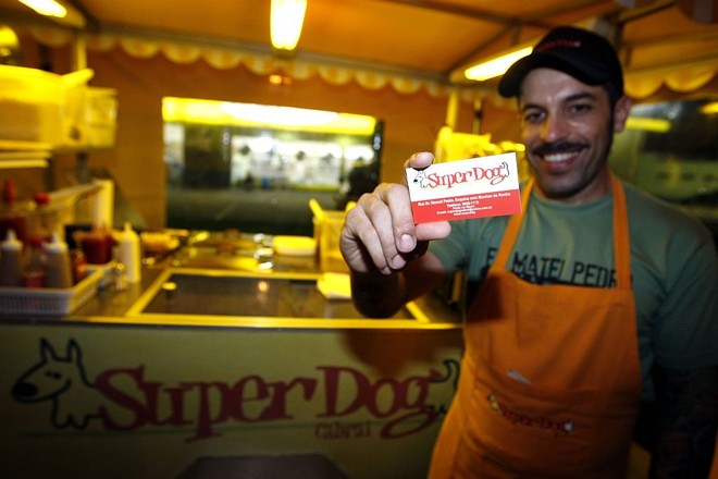 Paulo e o cartão fidelidade da SuperDog: sem planejamento, mas com muito retorno | Pedro Serápio/Gazeta do Povo