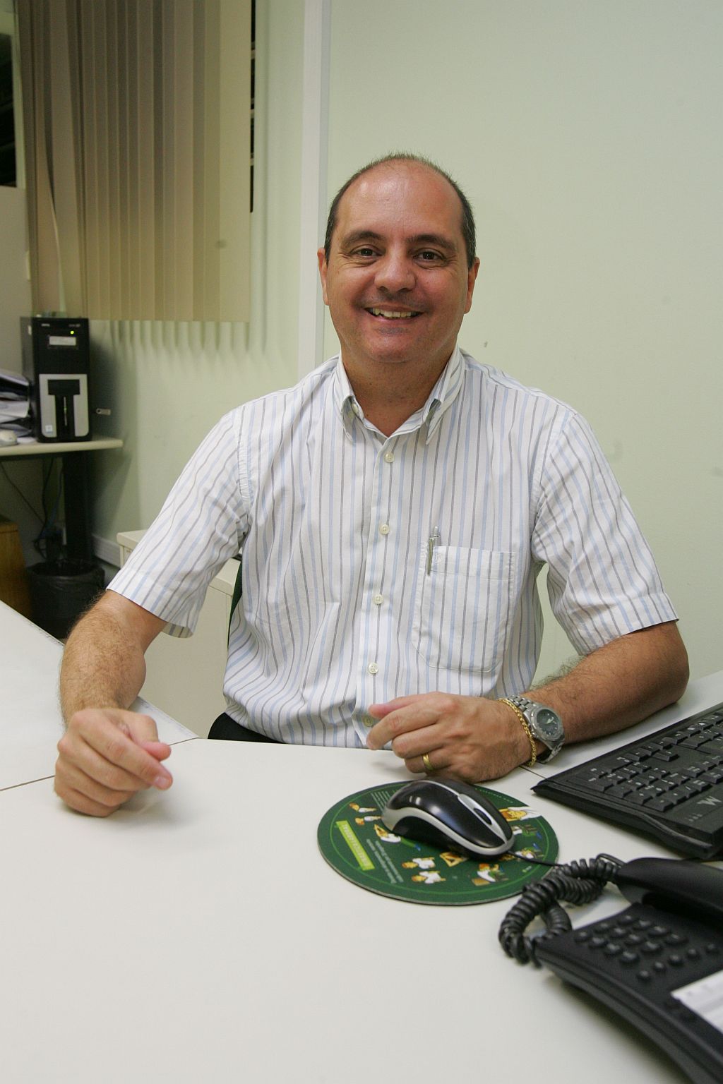 Prefiro investimentos mais conservadores e acredito na diversificação.Amilton Dalledone Filho, professor de Matemática Financeira da FAE | Daniel Castellano/ Gazeta do Povo