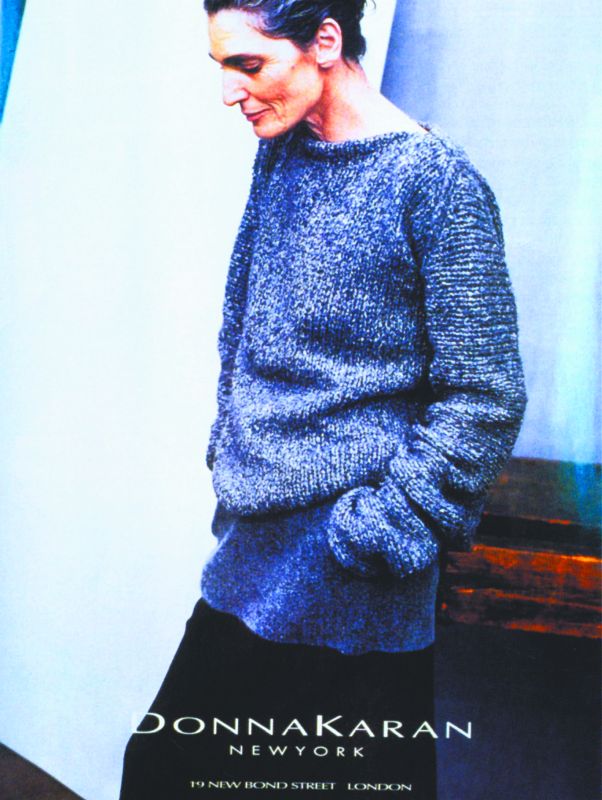 Contra a maré: anúncio da grife americana Donna Karan traz a ex-modelo e estudiosa de moda Benedetta Marzini como garota-propaganda | Reprodução