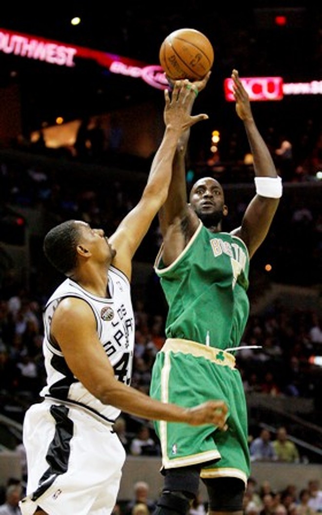 Kevin Garnett marcou 10 pontos nos 15 minutos em que esteve em quadra. | Joe Mitchell/ Reuters