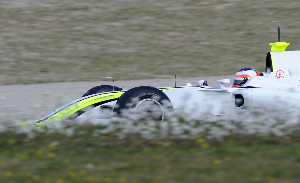 Rubinho cravou 1min20s966 no treino em Barcelona, à frente do modelo BGP 001, da Brawn | Lluis Gene/AFP