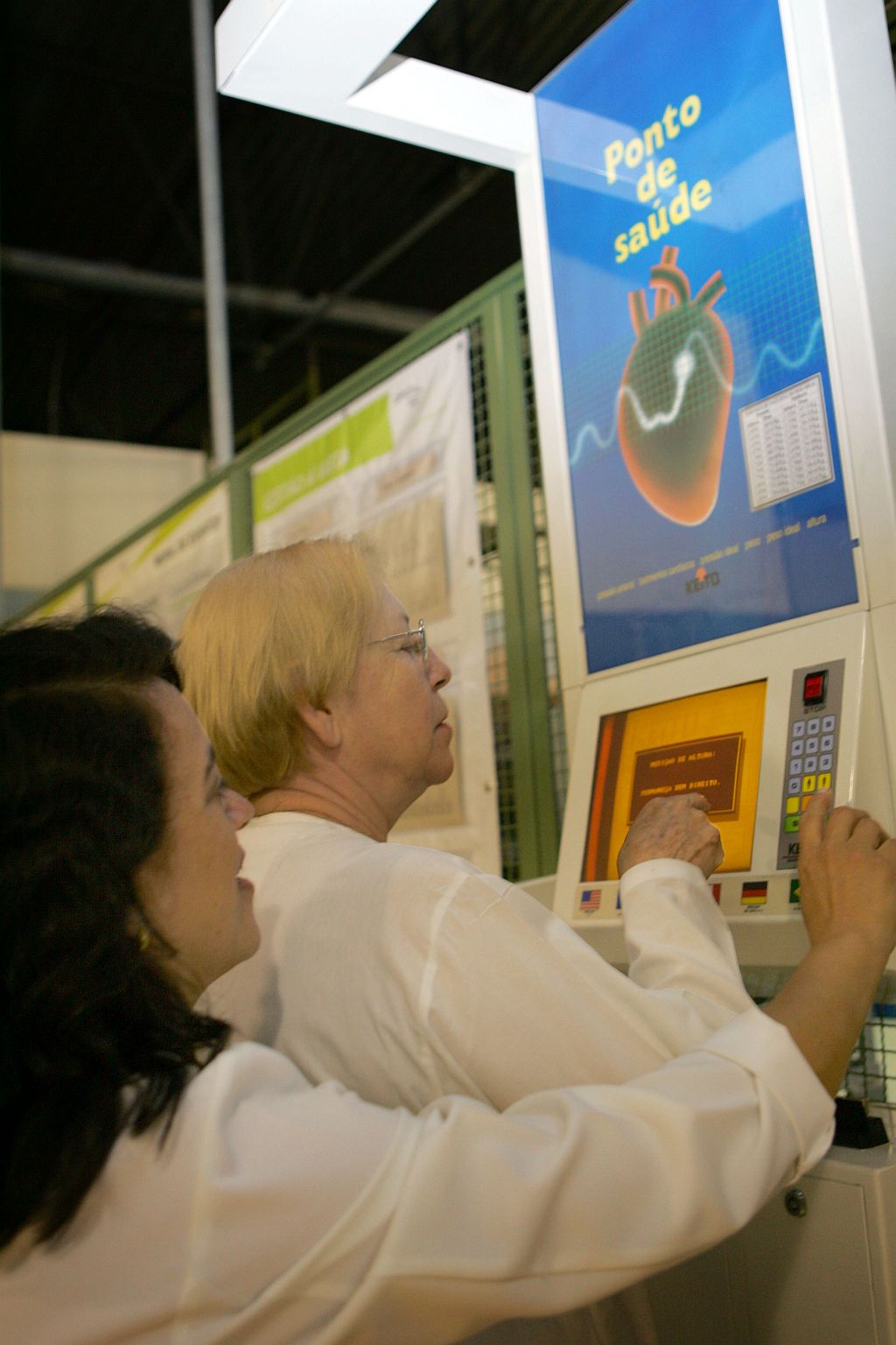 Jandira (na frente) e a médica da Landis Gyr, Sandra Troian | Priscila Forone/Gazeta do Povo