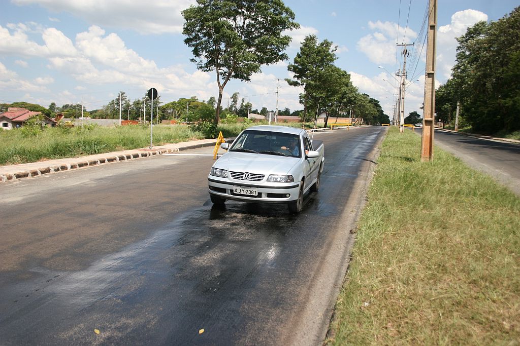 Asfalto derrete em Paranavaí: erro na composição do pavimento | Fabiano Fracarolli/Diário do Noroeste