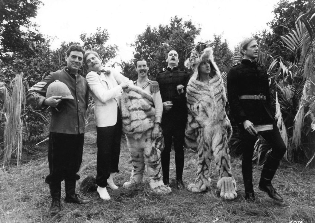 Cena de bastidores do filme O Sentido da Vida, um dos oito do sexteto Monty Python | Divulgação