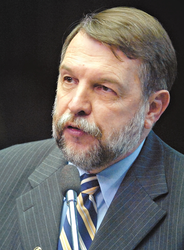 Arns: Sarney pode continuar no cargo, mas deve se afastar das investigações. | Roosewelt Pinheiro/Agência Senado